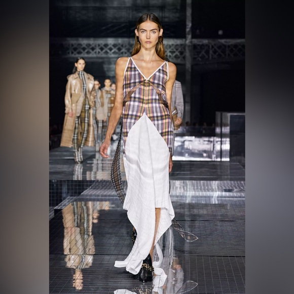 NWT Burberry London Plaid and White Runway Plisse Dress - Picture 5 of 16